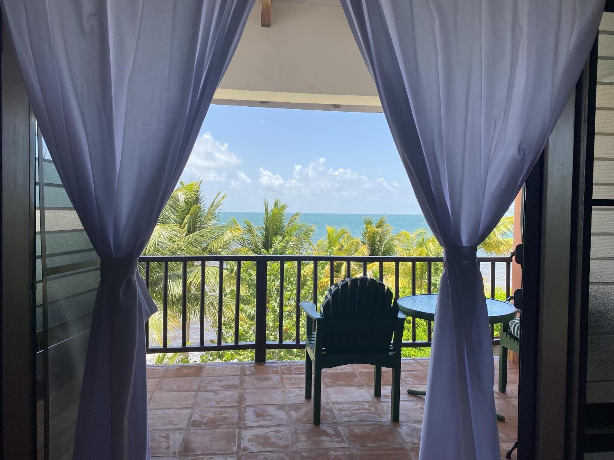 Tranquility Beach Suites Placencia Ruang foto